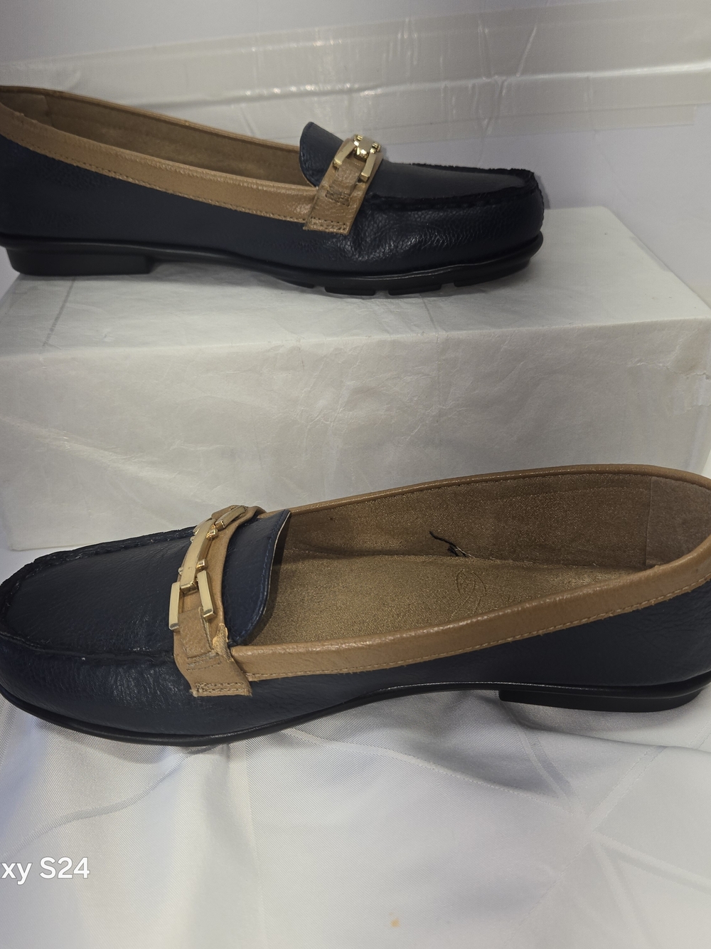AEROSOLES  womens slip on flats size 8 Navy & tan faux leather shoes nice